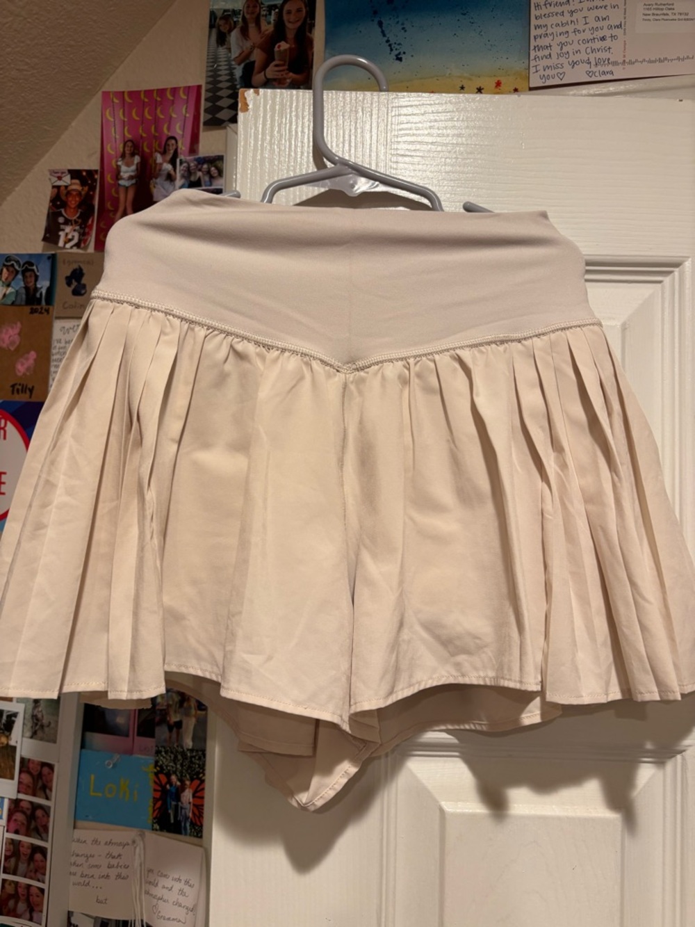 aerie Pleated flowy shorts in Cream